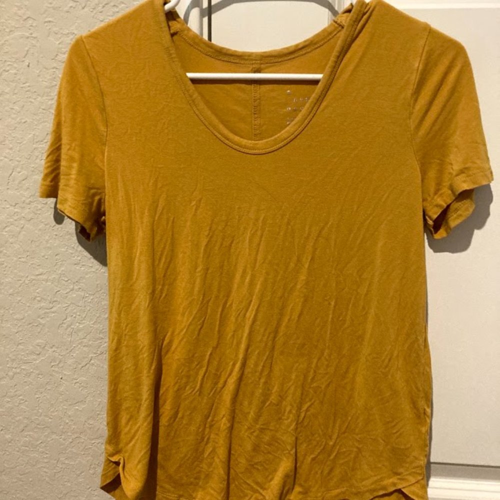 A New Day Yellow Scoop Neck T Shirt Sz XS